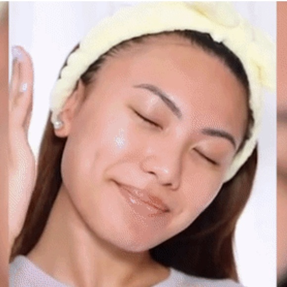 Huda Beauty WISHFUL Yo Glow Bow Spa Headband in Yellow - Picture 5 of 7